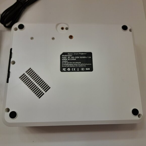 Smart LCD Projector Q351 low-cost smart projector built around Android 9.0 - Picture 7 of 7